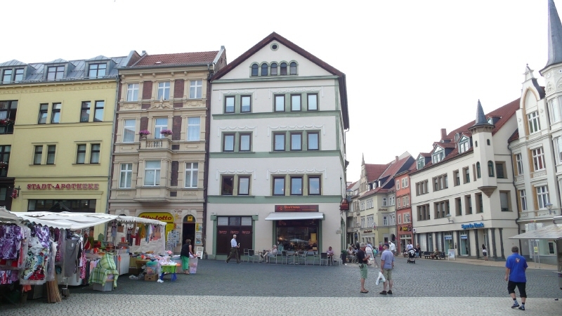 Fensterfront zum Neumarkt
