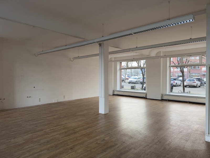 Blick zu Schaufenster