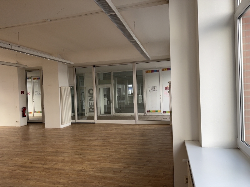 Blick zum Durchgang